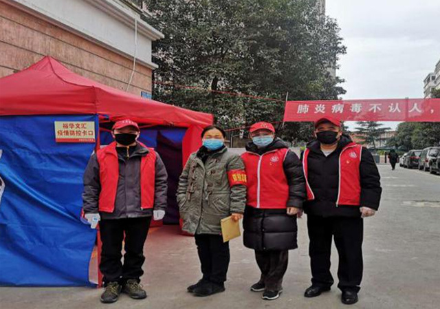 图片包含 人员, 站立, 伪装, 建筑物描述已自动生成